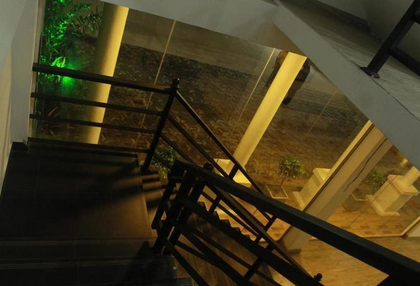 Kings Gate Airport Transit Hotel كاتوناياكى المظهر الخارجي الصورة