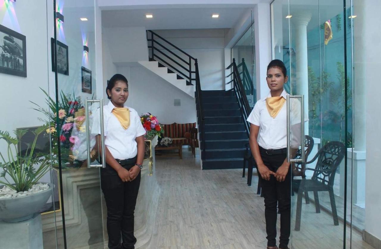 Kings Gate Airport Transit Hotel كاتوناياكى المظهر الخارجي الصورة